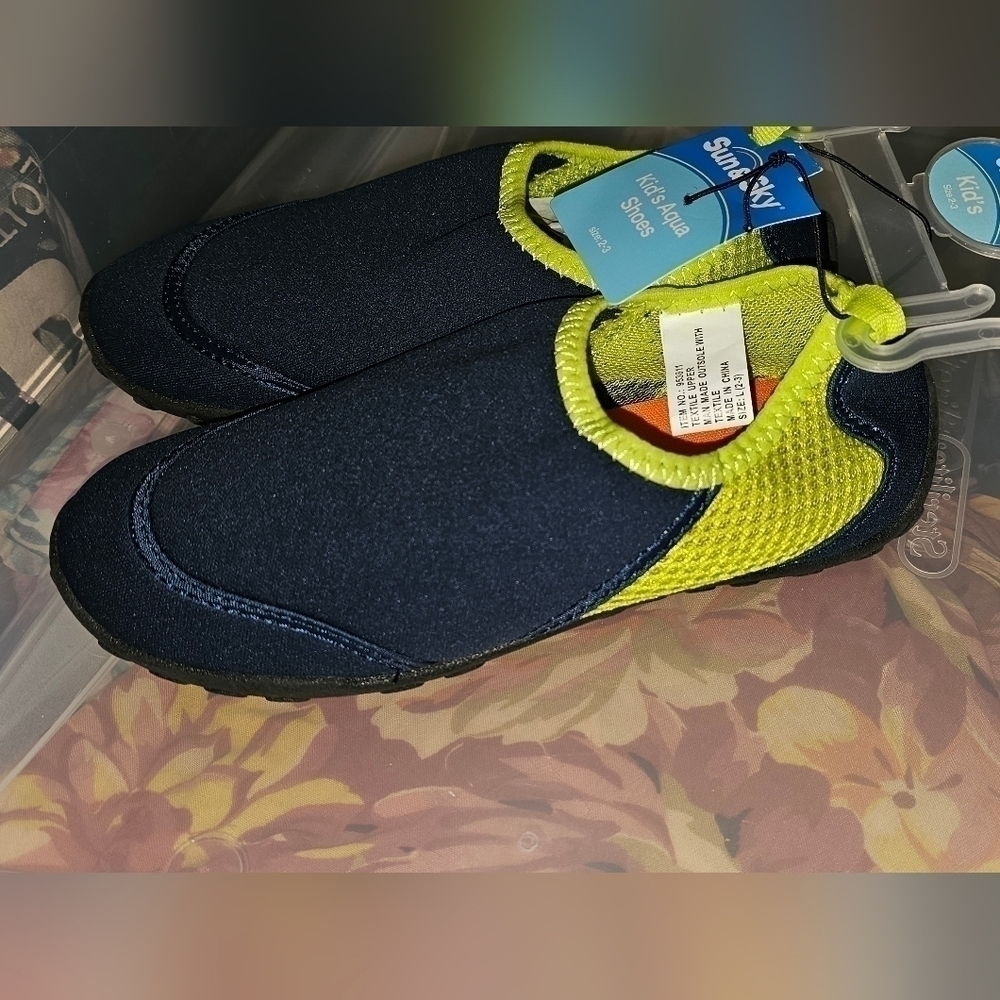 Kids Aqua Shoes Black/Green - Picture 2 of 5